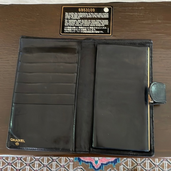 ๐๐HOST PICK๐๐ gorgeous Chanel Wallet black caviar skin - Picture 3 of 12